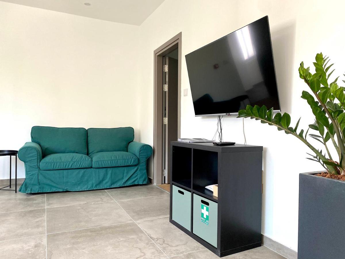 Urban Habitat Capsule Beds Hostel Nicosia Exterior photo