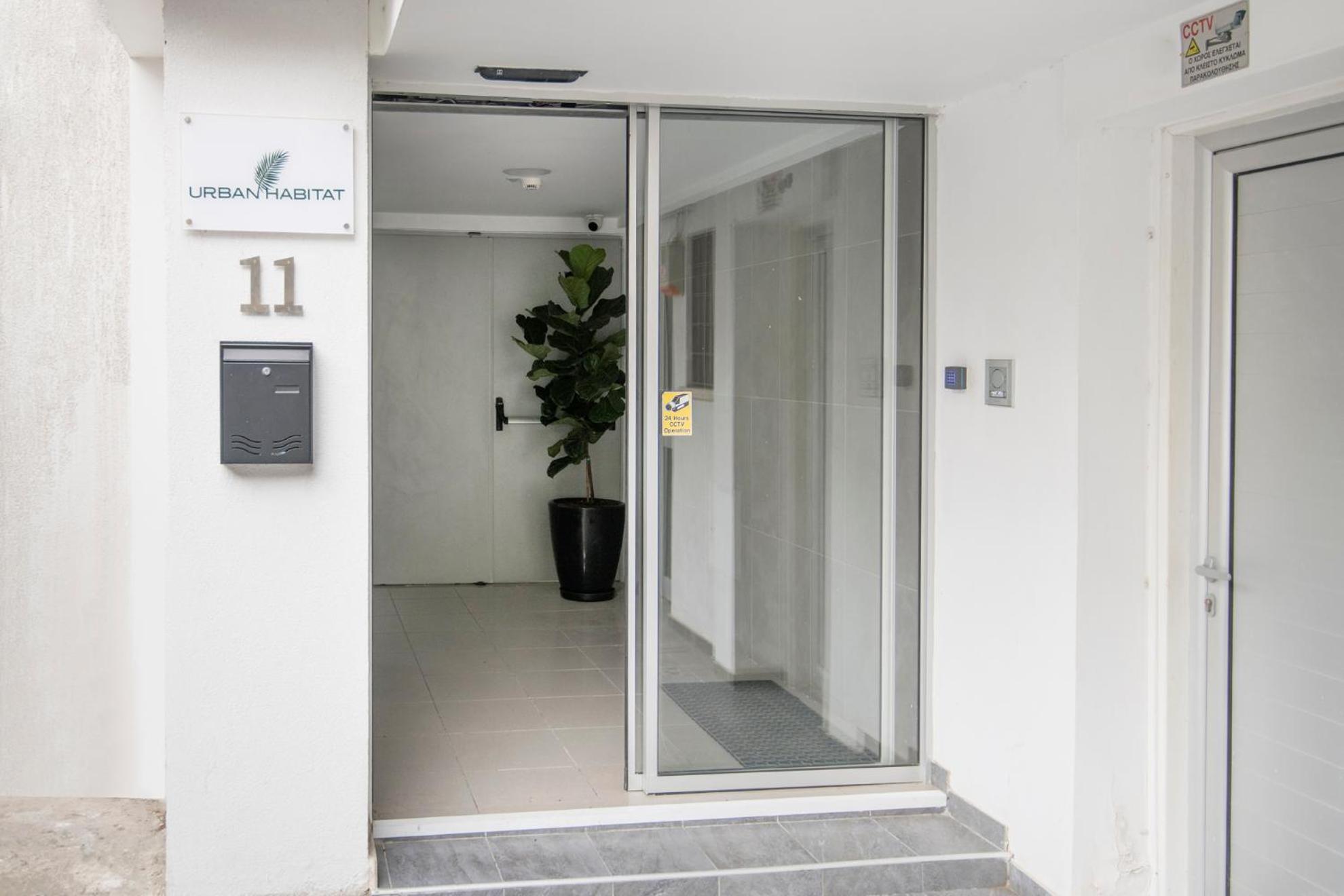 Urban Habitat Capsule Beds Hostel Nicosia Exterior photo